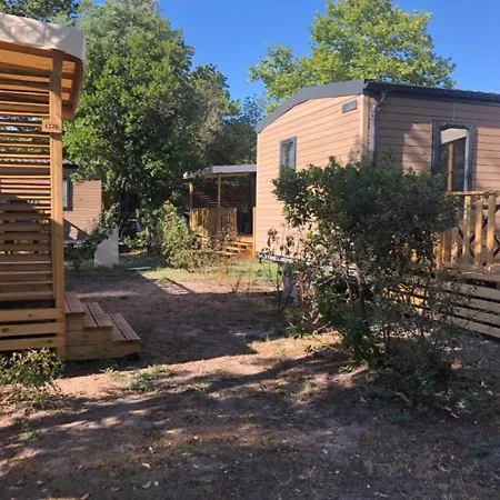 مكان تخييم Charmant Dans Camping 5 Etoiles-lac بيسكاروس