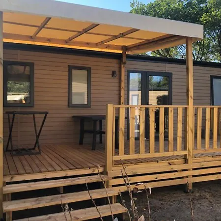 Charmant Dans Camping 5 Etoiles-lac * بيسكاروس
